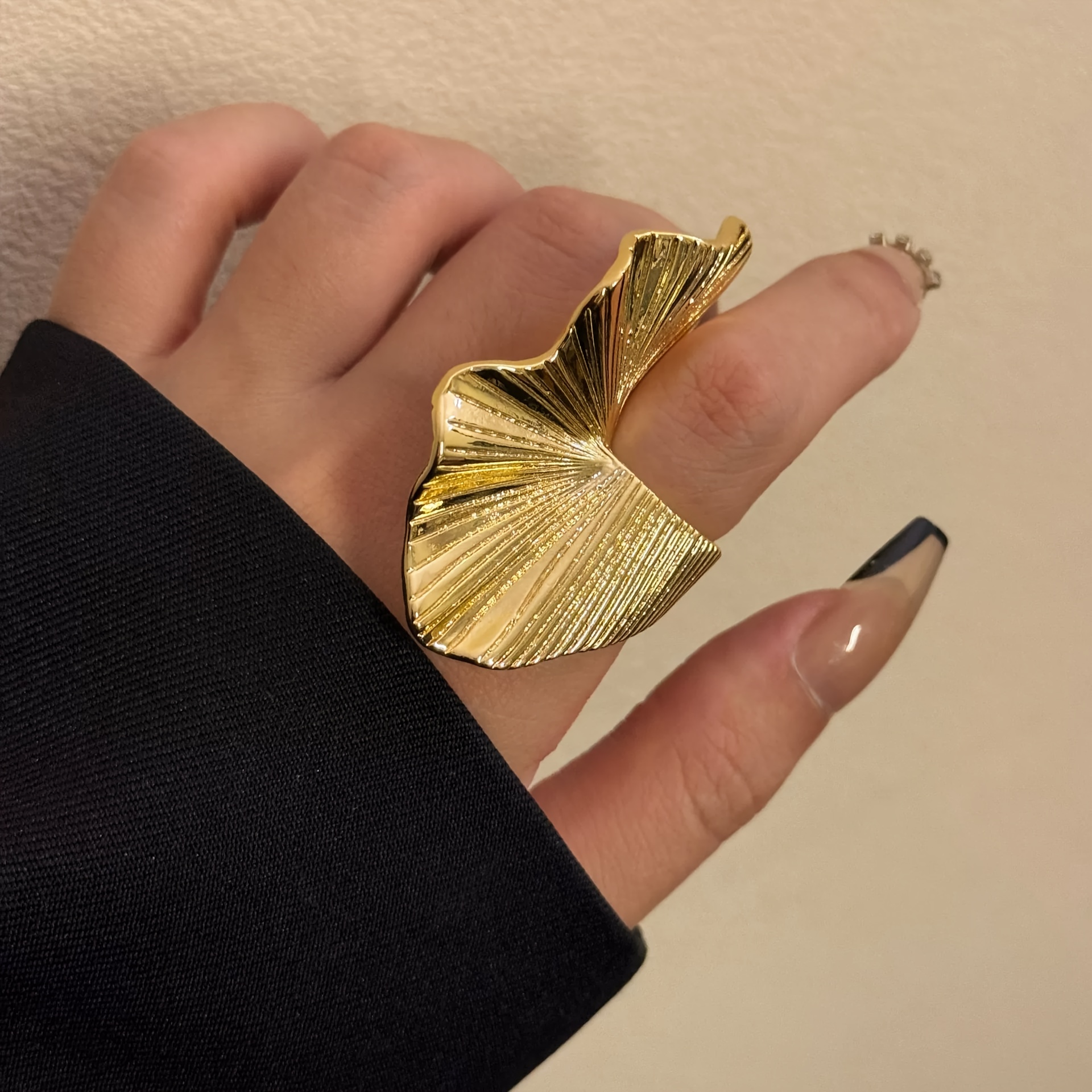 Vintage Exaggerated Metal Irregular Wide Petal-Shaped Ring